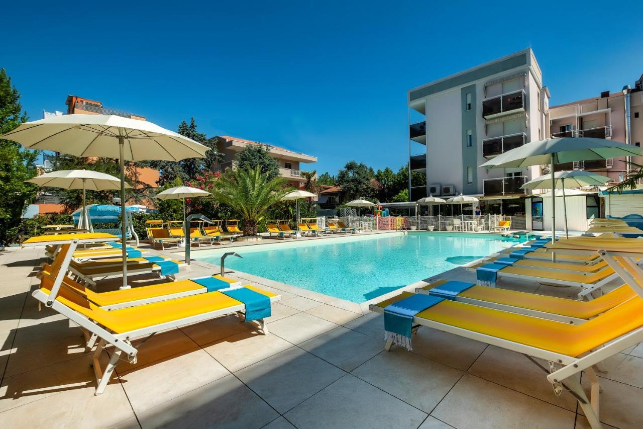 Hotel Tre Rose Riccione Exterior photo