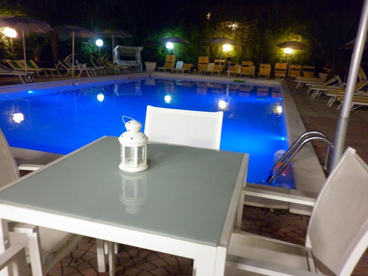 Hotel Tre Rose Riccione Exterior photo
