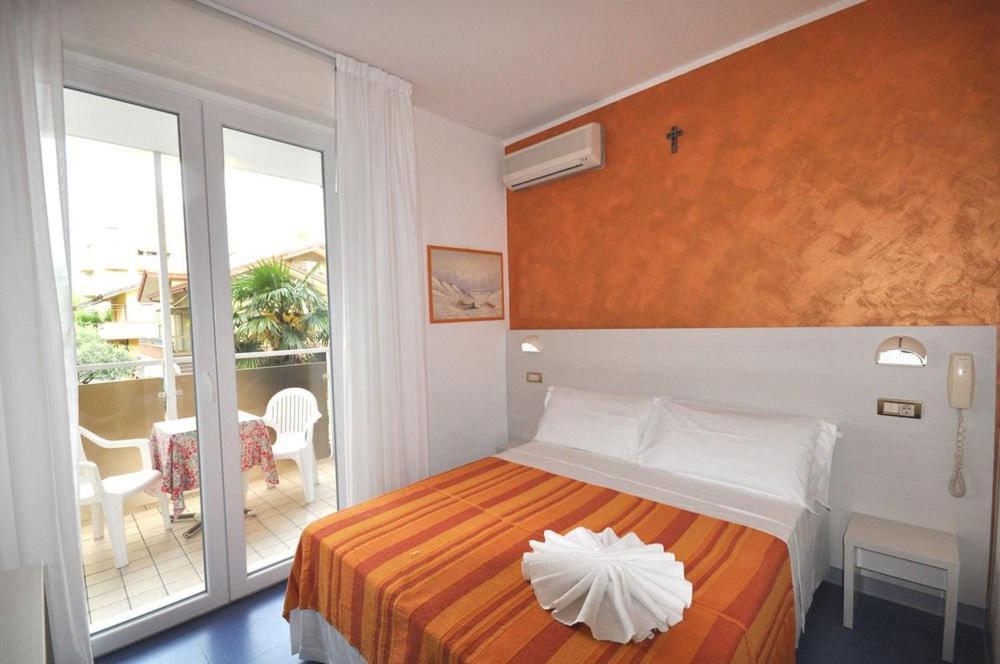 Hotel Tre Rose Riccione Exterior photo