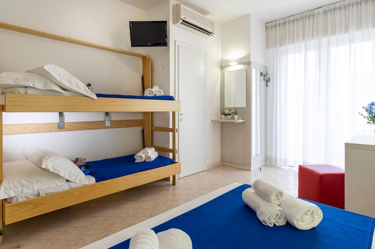 Hotel Tre Rose Riccione Exterior photo