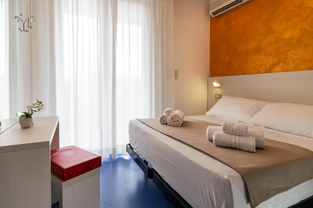 Hotel Tre Rose Riccione Exterior photo